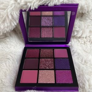 Huss Beauty eyeshadow palette